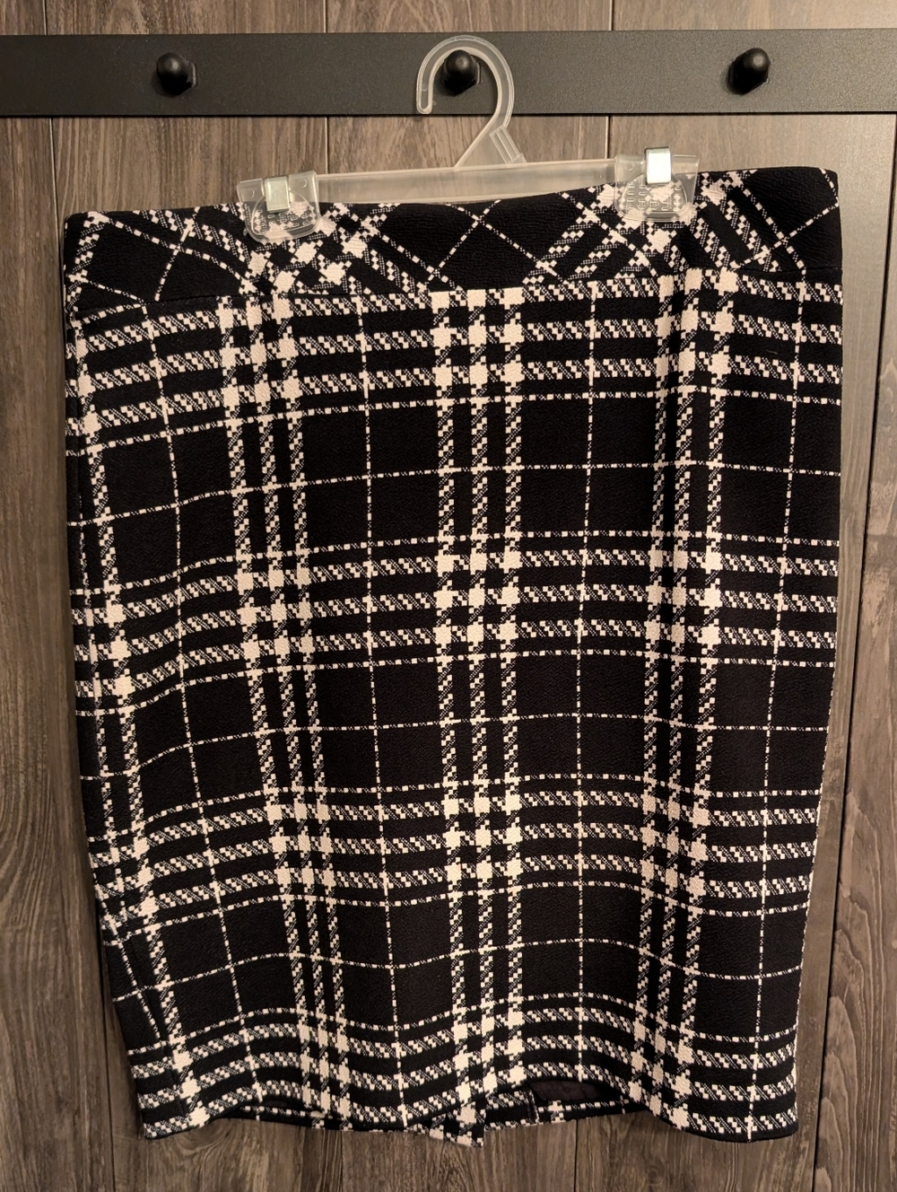 Laura Petites Black and White Plaid Pencil Skirt